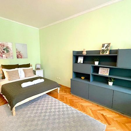 Bohemian Bright & Calm 2Br - Top Center - Private Balcony Sofia Ngoại thất bức ảnh